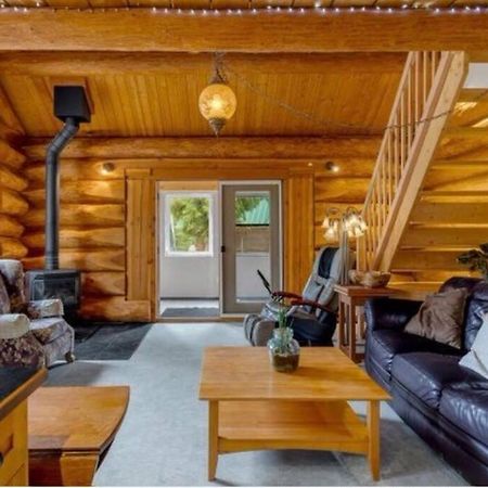 Authentic Lofted Log Cabin With Hot Tub Villa Kelowna Bagian luar foto