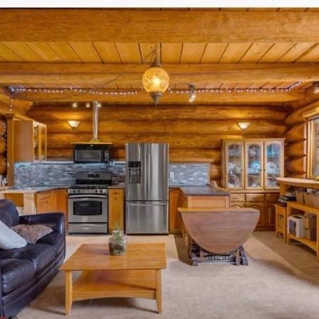 Authentic Lofted Log Cabin With Hot Tub Villa Kelowna Bagian luar foto