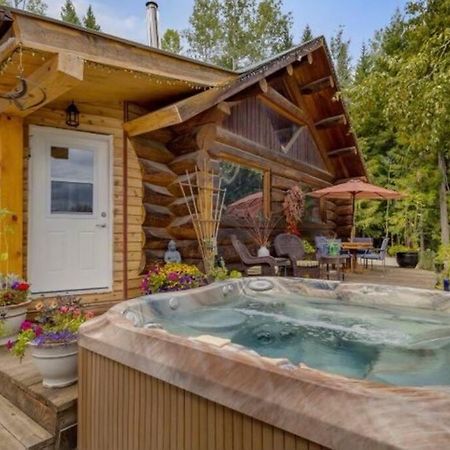 Authentic Lofted Log Cabin With Hot Tub Villa Kelowna Bagian luar foto