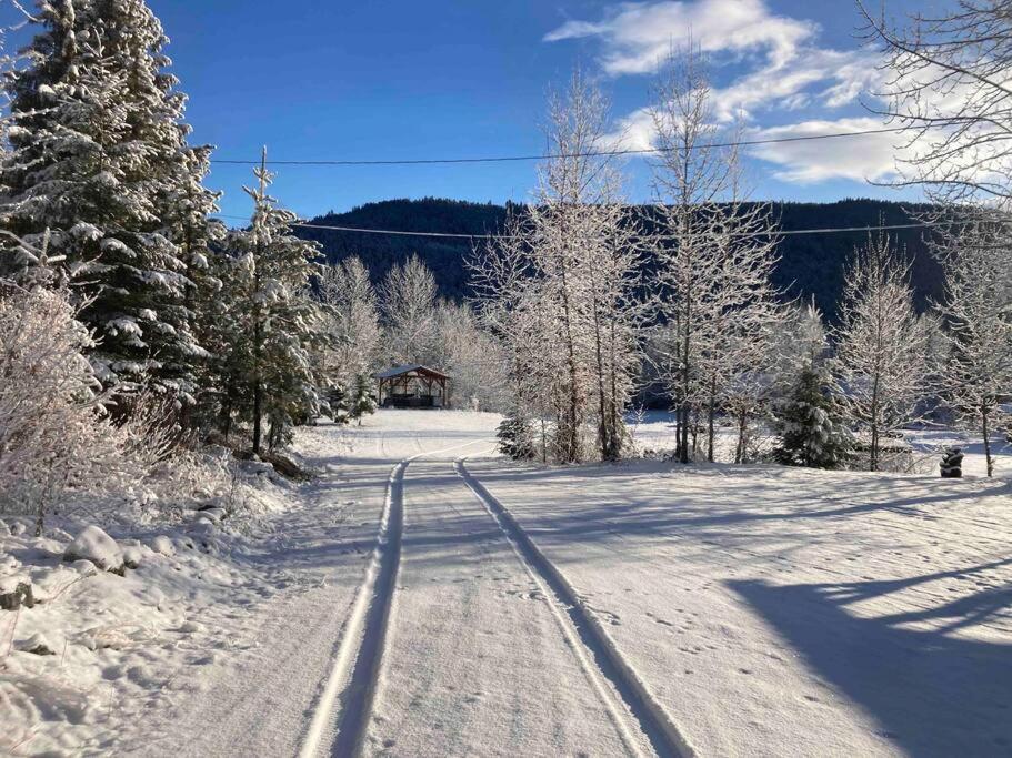 Authentic Lofted Log Cabin With Hot Tub Villa Kelowna Bagian luar foto